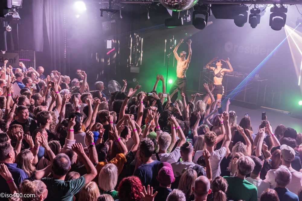 Confidence Man pic by Mike Burnell 15