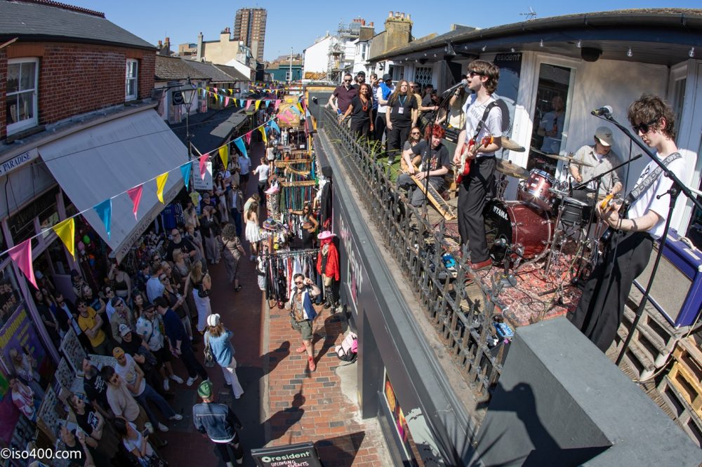 Makeshift Art Bar pic by Mike Burnell 1867